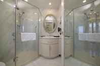Phòng tắm bên trong Wonder Combo - Vinpearl Condotel Empire Nha Trang