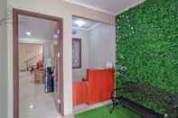 Lobi Atmosfer Guest House Sentul By Ruang Nyaman