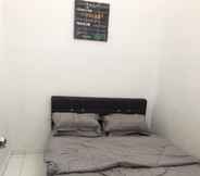 Kamar Tidur 4 OYO Home 90359 Homestay Bandar Putra 2