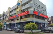 Bangunan 2 Aristo Hotel 81