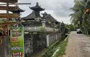 ภายนอกอาคาร 2 OYO 90714 Umah Pande Tabanan Near Tanah Lot