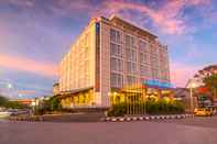 Bangunan Ocean Beach Hotel