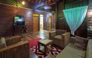 Lobby 6 OYO Home 90256 Rb Beach Homestay