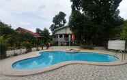 Kolam Renang 2 Ld's Resort