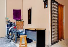 로비 5 OYO 90743 Kartini Populer