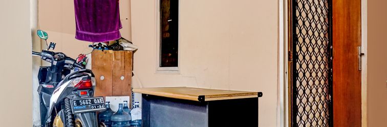 로비 OYO 90743 Kartini Populer