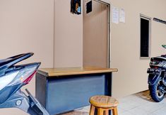 로비 7 OYO 90743 Kartini Populer