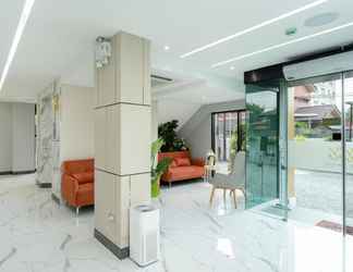 Lobby 2 The Riski Hotel @ Bangphlat Station SHA