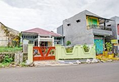 Exterior 5 SPOT ON 90729 Sekar Guest House Jember