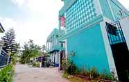 Exterior 4 OYO 90752 Ridho Guest House Syariah