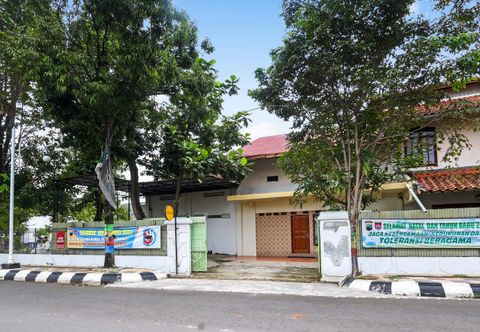 Luar Bangunan SPOT ON 90744 Kost Alika