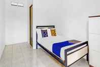 Bedroom SPOT ON 90742 Kinanthy Homestay Syariah