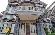 Bangunan 3 SPOT ON 90748 Guest House Bu Dedeh F82 Alamanda Dago