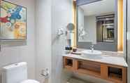 In-room Bathroom 7 ARTOTEL Suites Bianti Yogyakarta