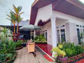 Luar Bangunan 4 Iren's Homestay