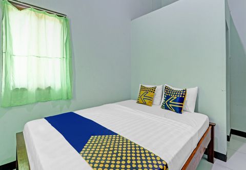 Bedroom SPOT ON 90760 Homestay Al Madina Syariah