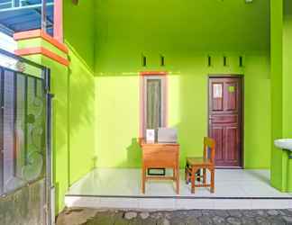 Lobi 2 SPOT ON 90760 Homestay Al Madina Syariah