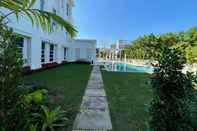 Swimming Pool Le Cannes Hotel