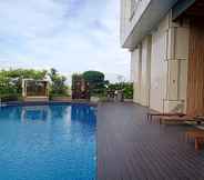 Swimming Pool 2 Apartement Springwood By LiviRooms Tangerang