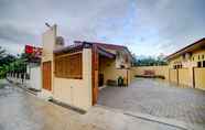 Exterior 3 OYO 90773 Shine Guest House Syariah