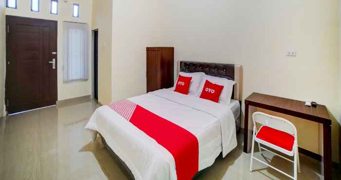 Kamar Tidur OYO 90773 Shine Guest House Syariah