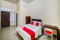 Bedroom OYO 90773 Shine Guest House Syariah