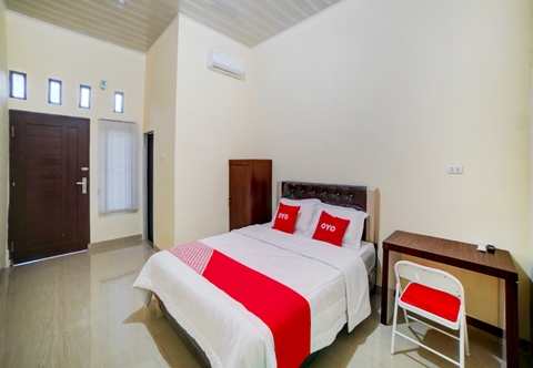 Kamar Tidur OYO 90773 Shine Guest House Syariah