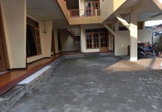 ภายนอกอาคาร 4 OYO 90757 Am'key Villa Tretes 1