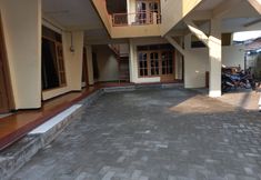 ภายนอกอาคาร 3 OYO 90757 Am'key Villa Tretes 1