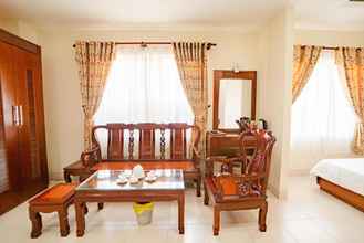 Kamar Tidur 4 Binh Hung Hotel