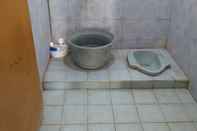 Toilet Kamar Bina Karya Guesthouse Syariah