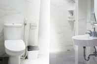 Phòng tắm bên trong Lun Hotel Manado