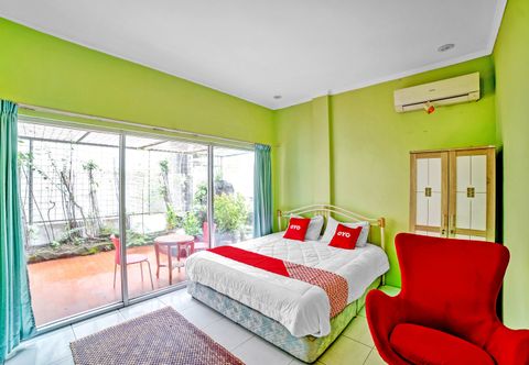 Bedroom OYO Flagship 90759 Beatrix Apartment