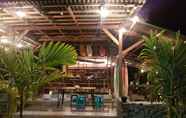 Bar, Kafe, dan Lounge 5 Amban Beach House