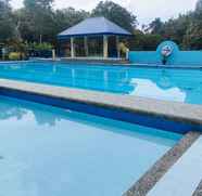 Swimming Pool 2 MJS Camp Site and Mountain Resort by RedDoorz