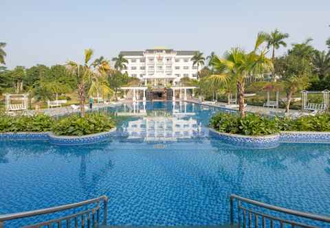 Swimming Pool La Saveur de Hoa Binh Resort