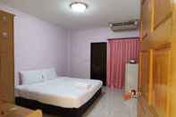 ห้องนอน Teerada Apartment Phuket