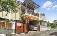 Luar Bangunan 4 OYO 90786 De Campus Homestay Syariah