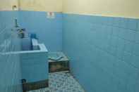 In-room Bathroom Penginapan Raharjo