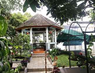 Bên ngoài 2 SHAKTI VILLA DAGO BANDUNG