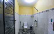 In-room Bathroom 5 Salang Guest House Penida