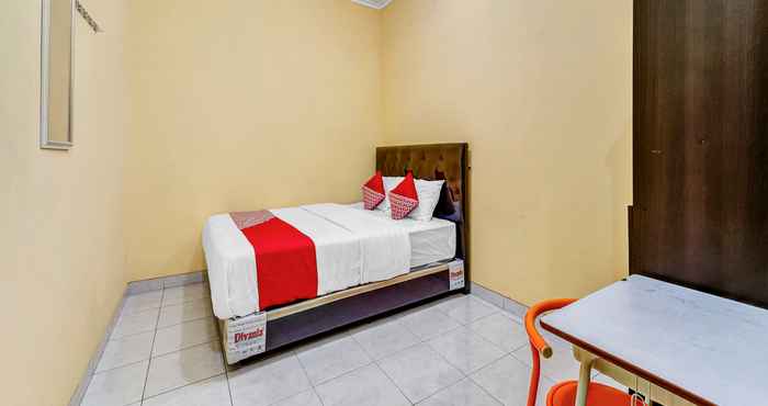 Kamar Tidur OYO Flagship 90768 Endrayanti Inn Syariah