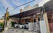 Exterior 2 OYO 90795 Gloria Residence Syariah