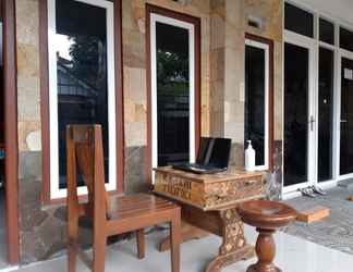 Lobby 2 OYO 90802 Pondok Masto