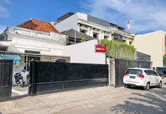 Exterior 2 OYO Flagship 90789 Genteng Residence