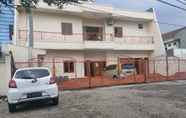 Bangunan 2 OYO 90806 Cc3 Residences Family