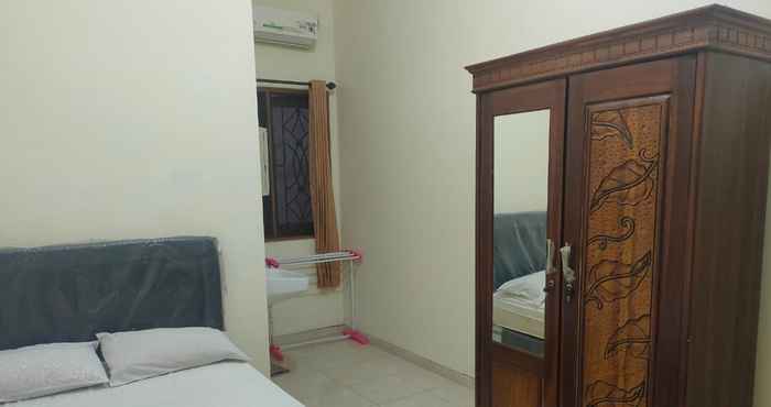 Bedroom OYO 90806 Cc3 Residences Family