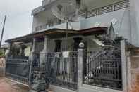 Bangunan OYO 90810 Ravaya Homestay