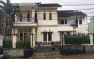 Exterior 4 OYO 90815 Guest House Putri Sariwangi Syariah