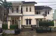 Exterior 3 OYO 90815 Guest House Putri Sariwangi Syariah